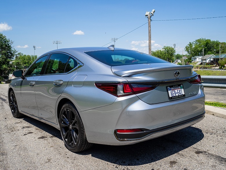 2023 Lexus ES 300h F Sport Handling parked