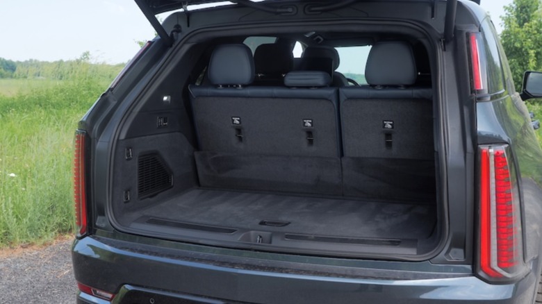 Escalade IQ trunk open
