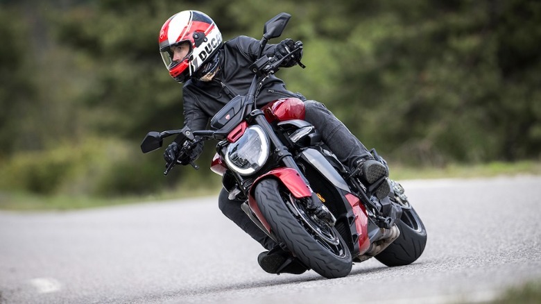 2025 XDiavel on road