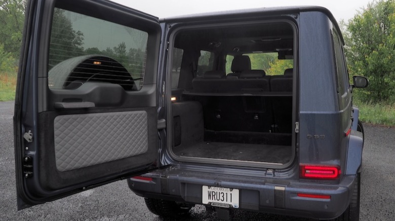 AMG G 63 tailgate open