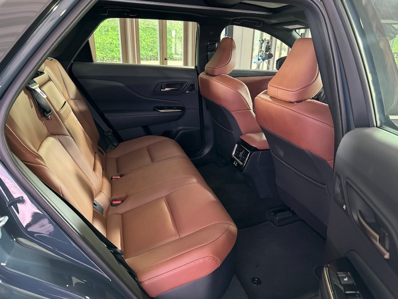 Crown Signia rear seats